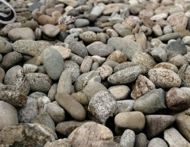 Галька речная пестрая (20-40 мм.)  купить в Пятигорске от производителя, без посредников